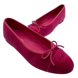 Chanel Pink Velvet Ballet Flats with CC Logo – Size 39.5